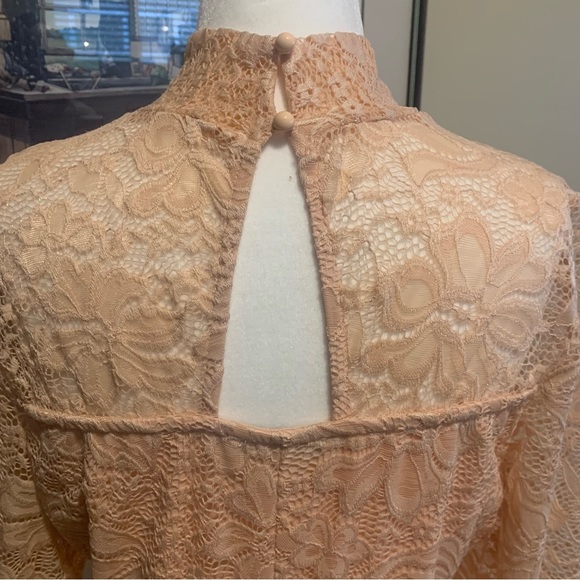 VENUS lace peach cream dress - Picture 5 of 17